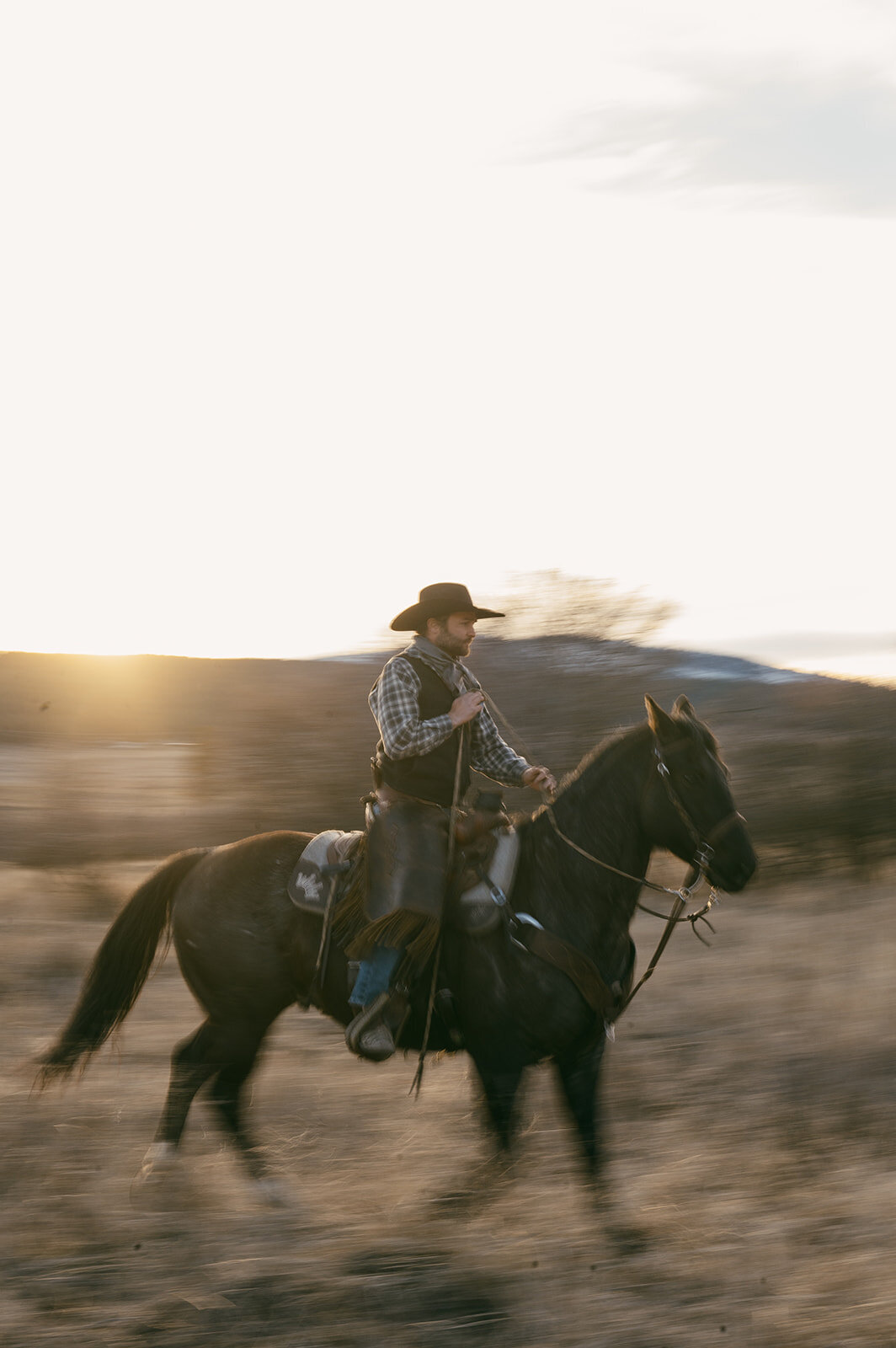 presley-gray-photo-montana-western-ranch-couples-photoshoot-2048