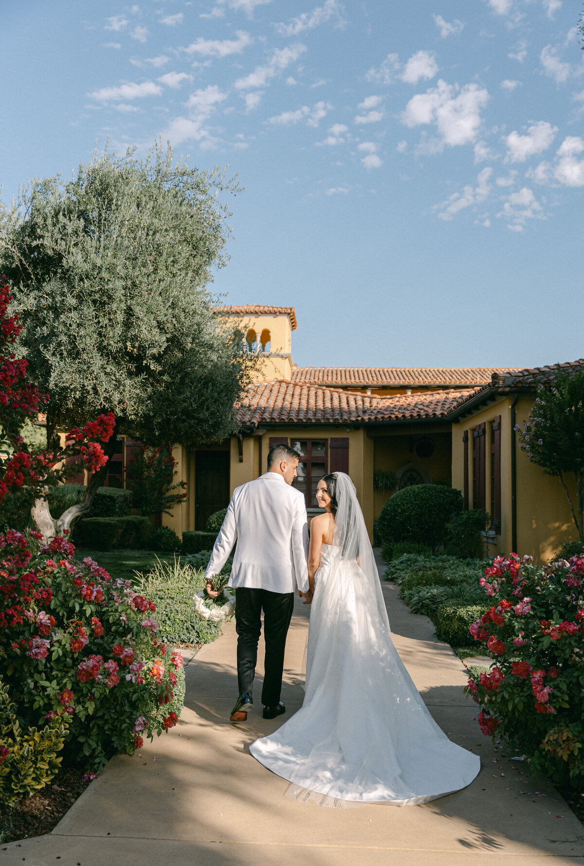 sunandpeakstudios-calipasowinery-sanluisobispo-wedding-couple-classy-jasmineandnima-446