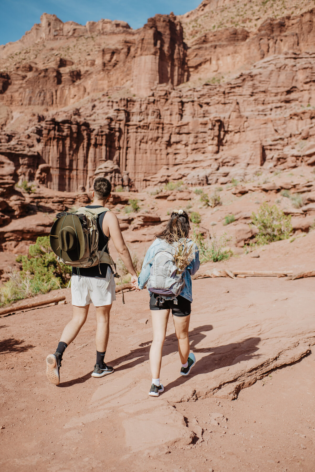 Utah Elopement Photographer captures couple walking through Moab