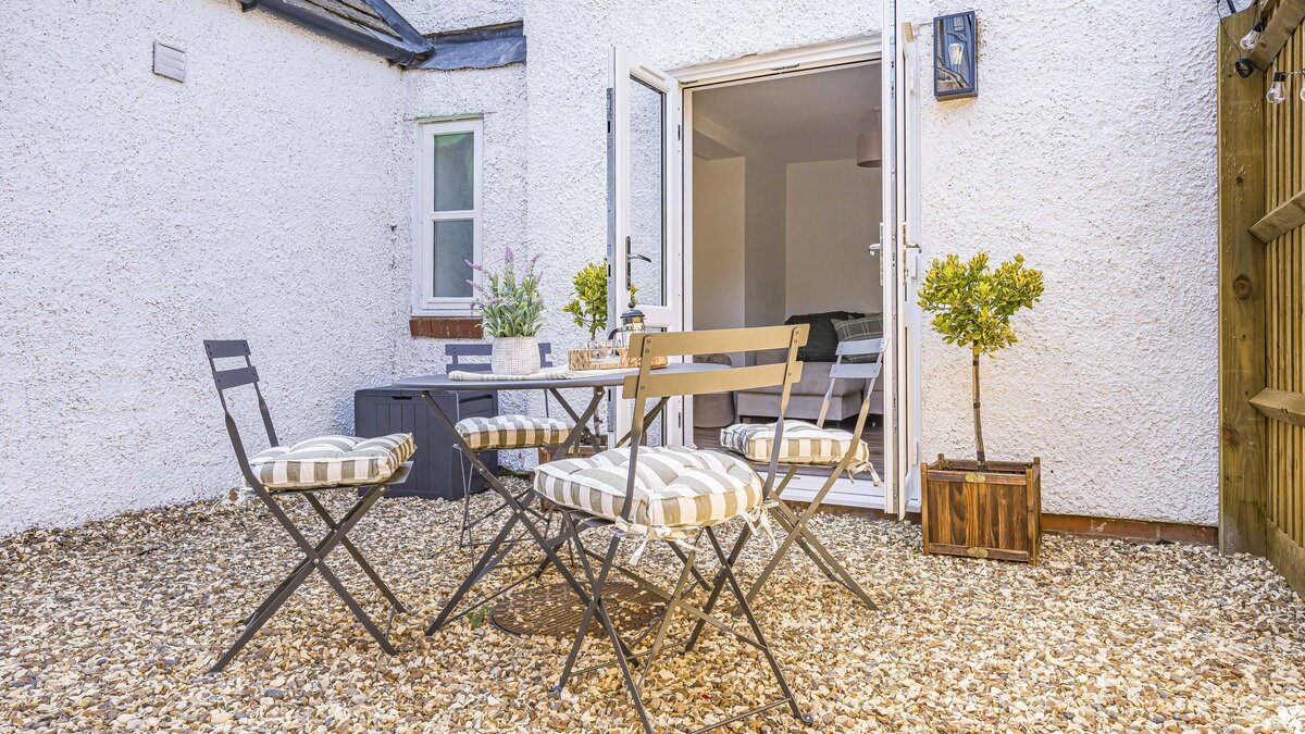 The Hideaway: Luxury 2 Bedroom Cottage