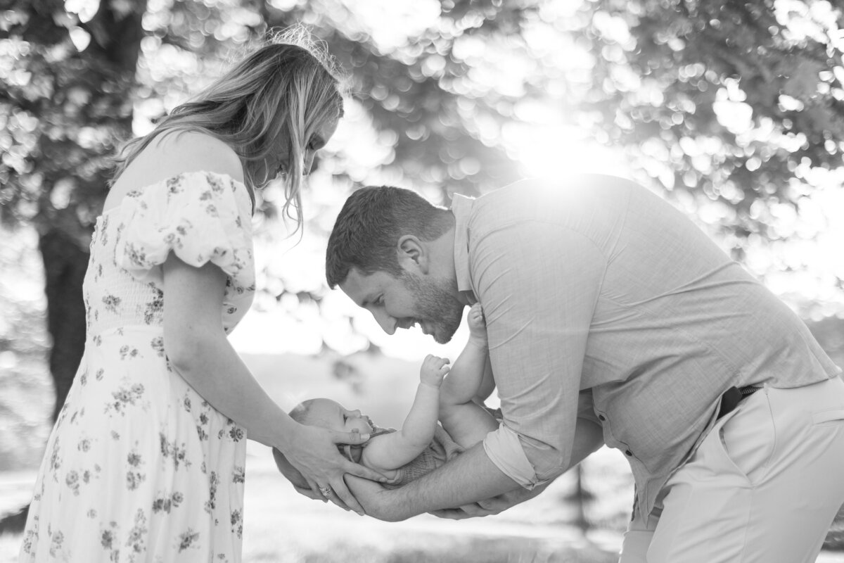 Family portrait session in a Philadelphia park - 4