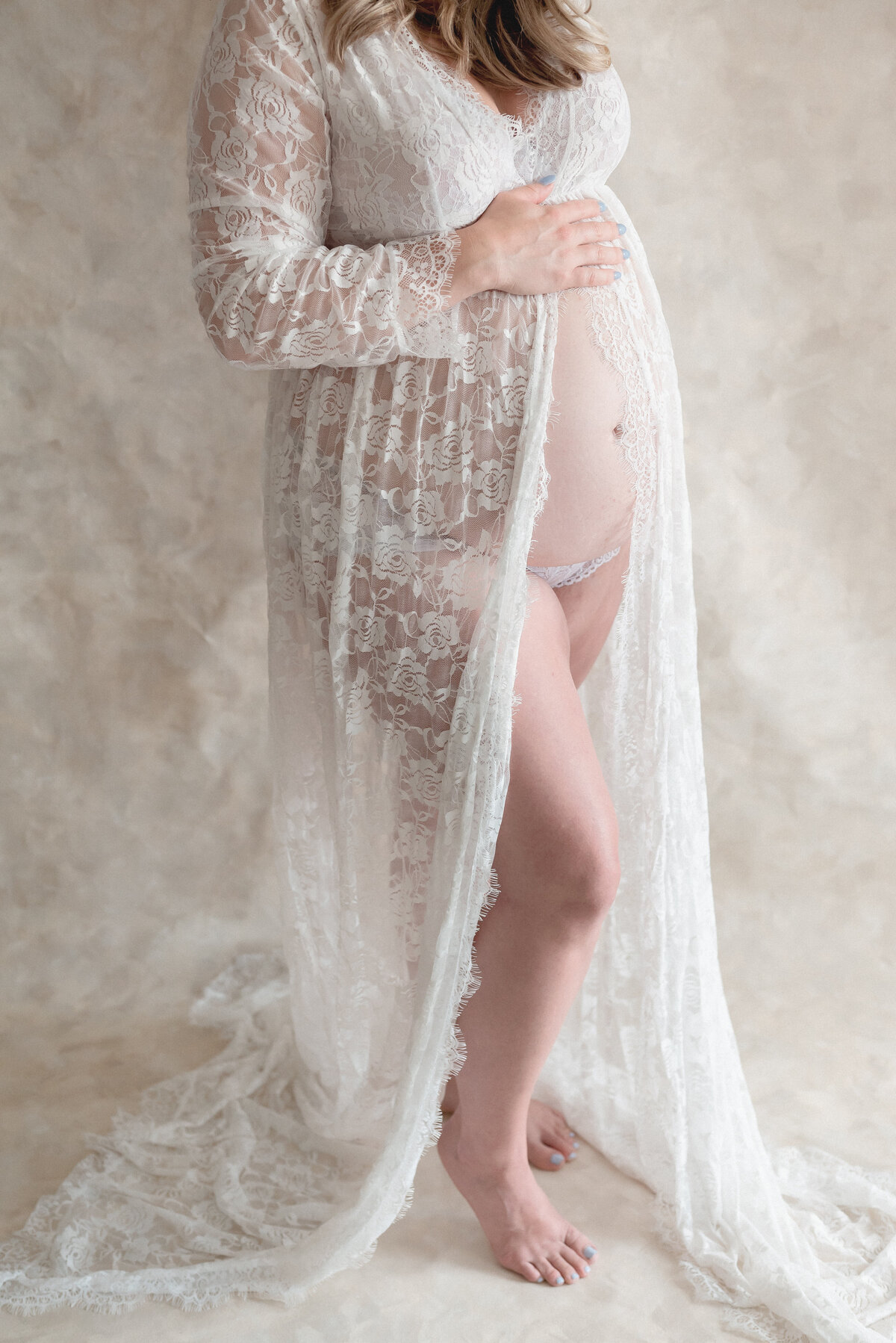 Brooke Lacombe is an Ottawa, Ontario based maternity photographer, specializing in motherhood, maternity, newborn and family fine art photography.