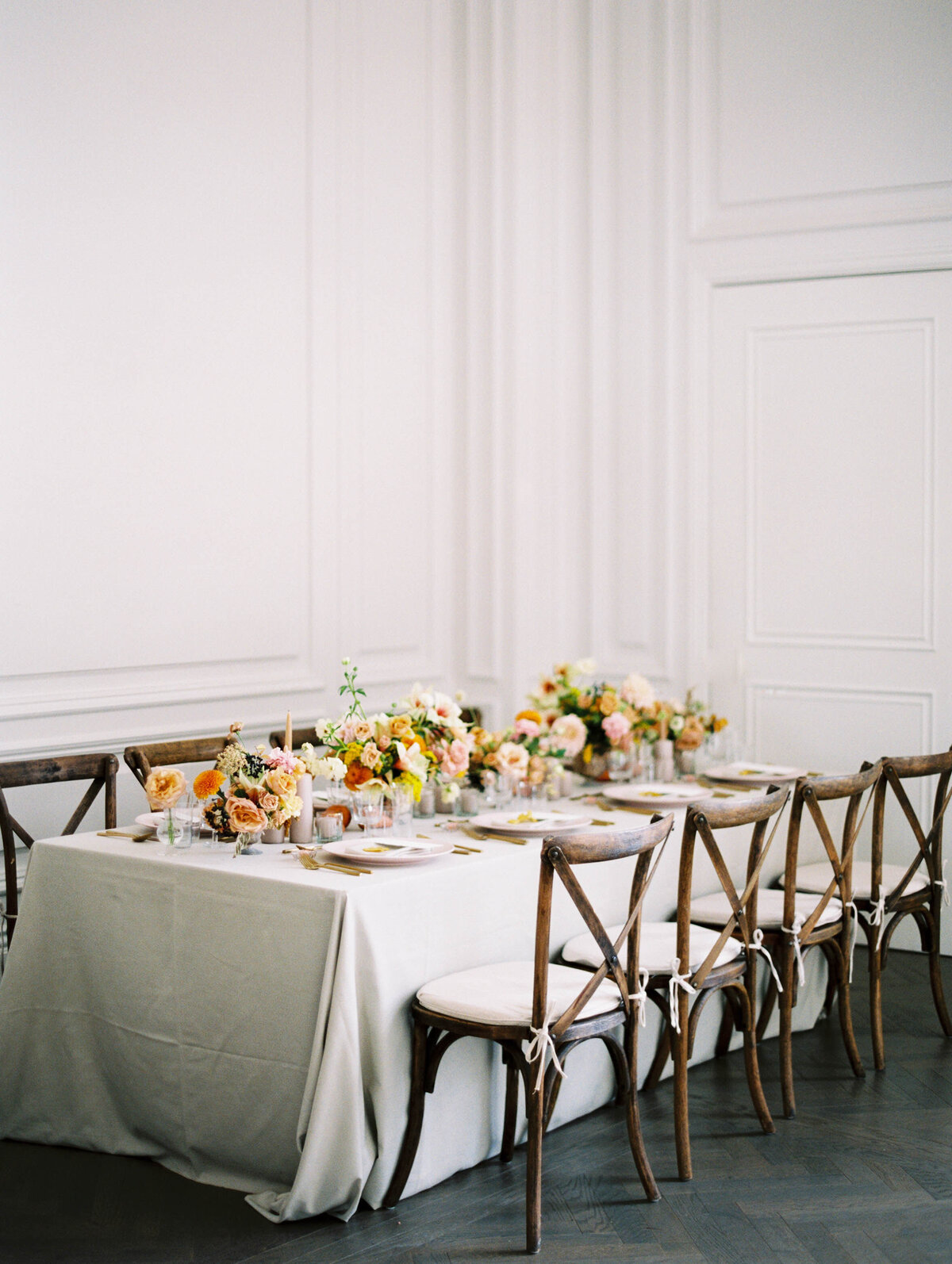 max-owens-design-yellow-wedding-flowers-05-reception-table
