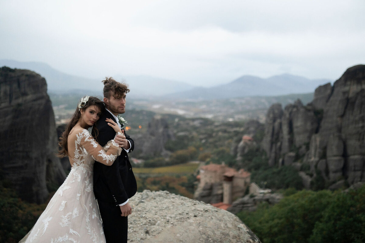 281-Meteora-Kalabaka-Greece-Inspriation-Loves-Story Elopement-Cinematic-Romance-Destination-Wedding-Editorial-Luxury-Fine-Art-Lisa-Vigliotta-Photography