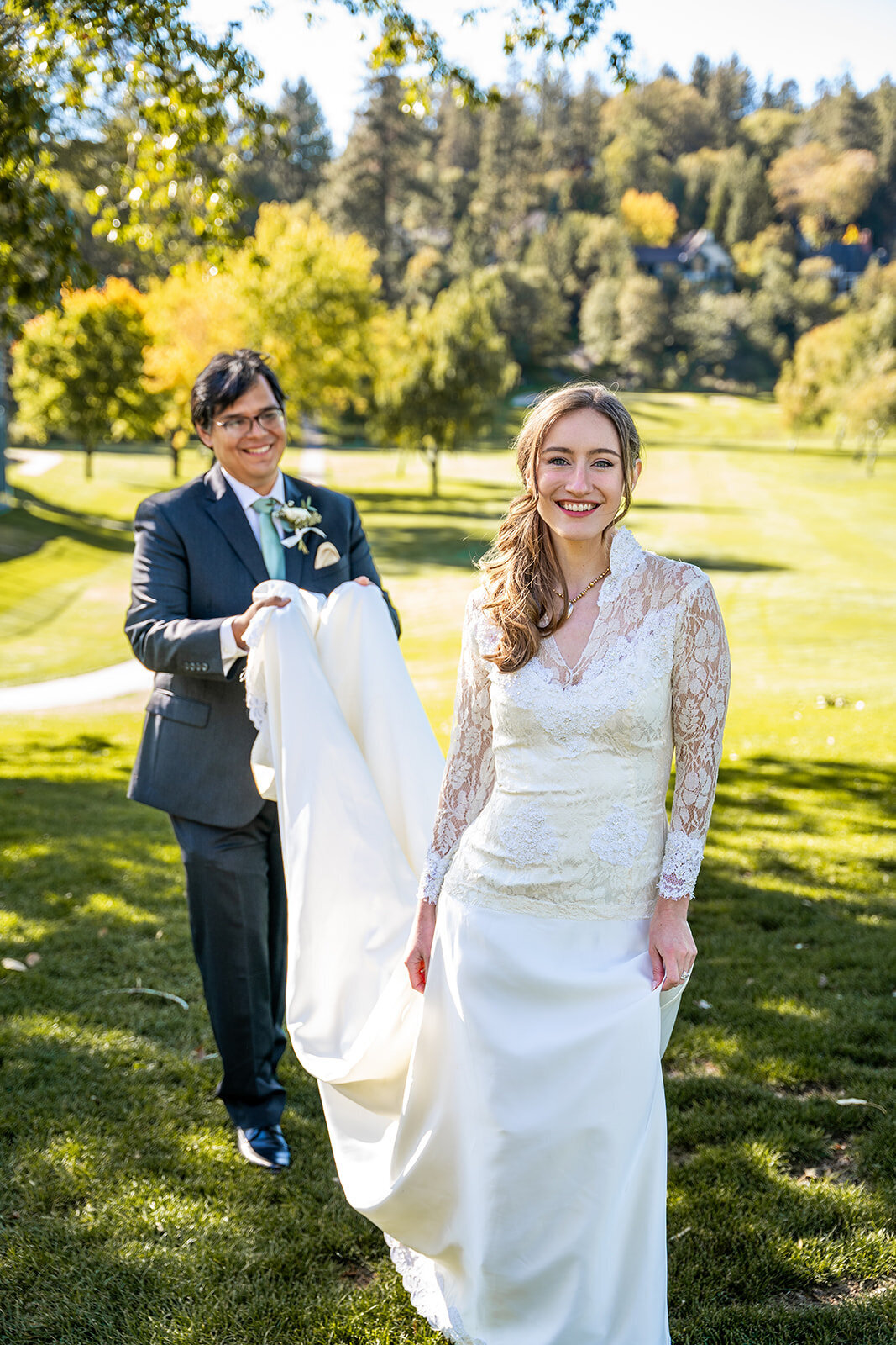 wedding photography in kona hawaii of groom holding bride's dress