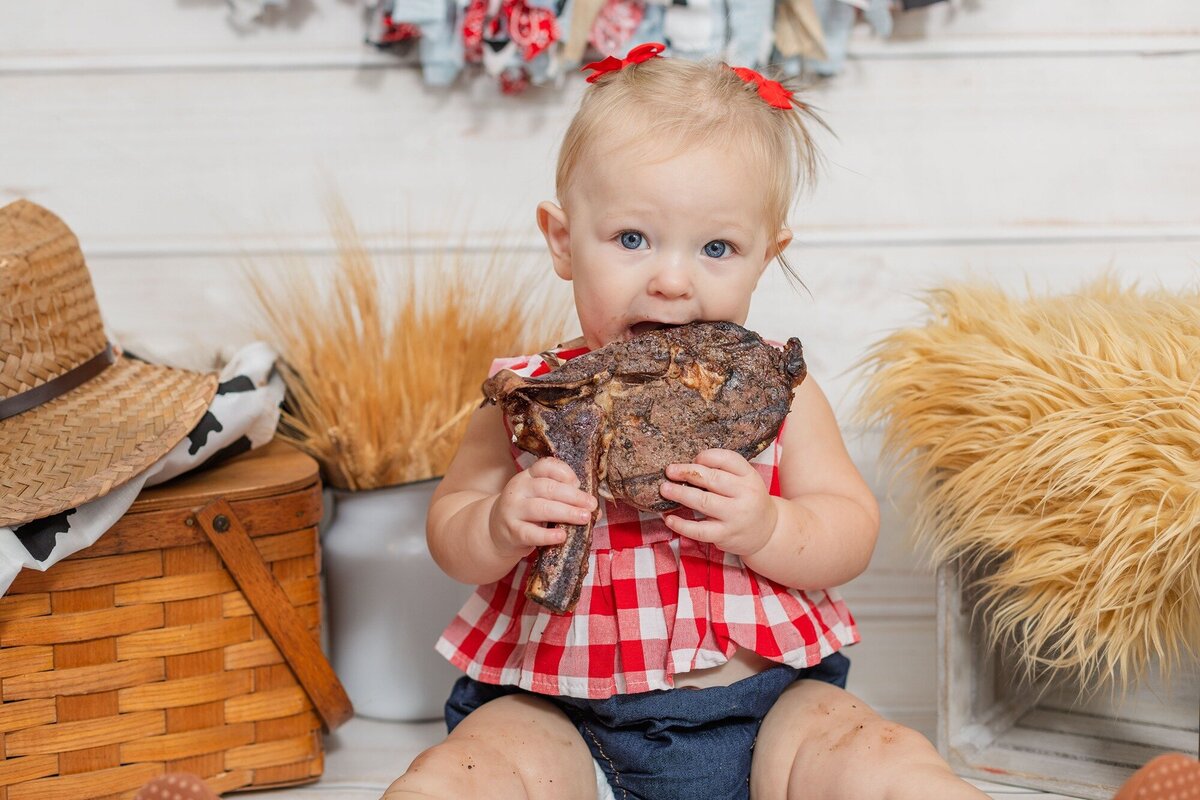 emmie-ohio-one-year-steak-photo-shoot-2