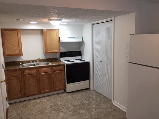Kitchen Before 4