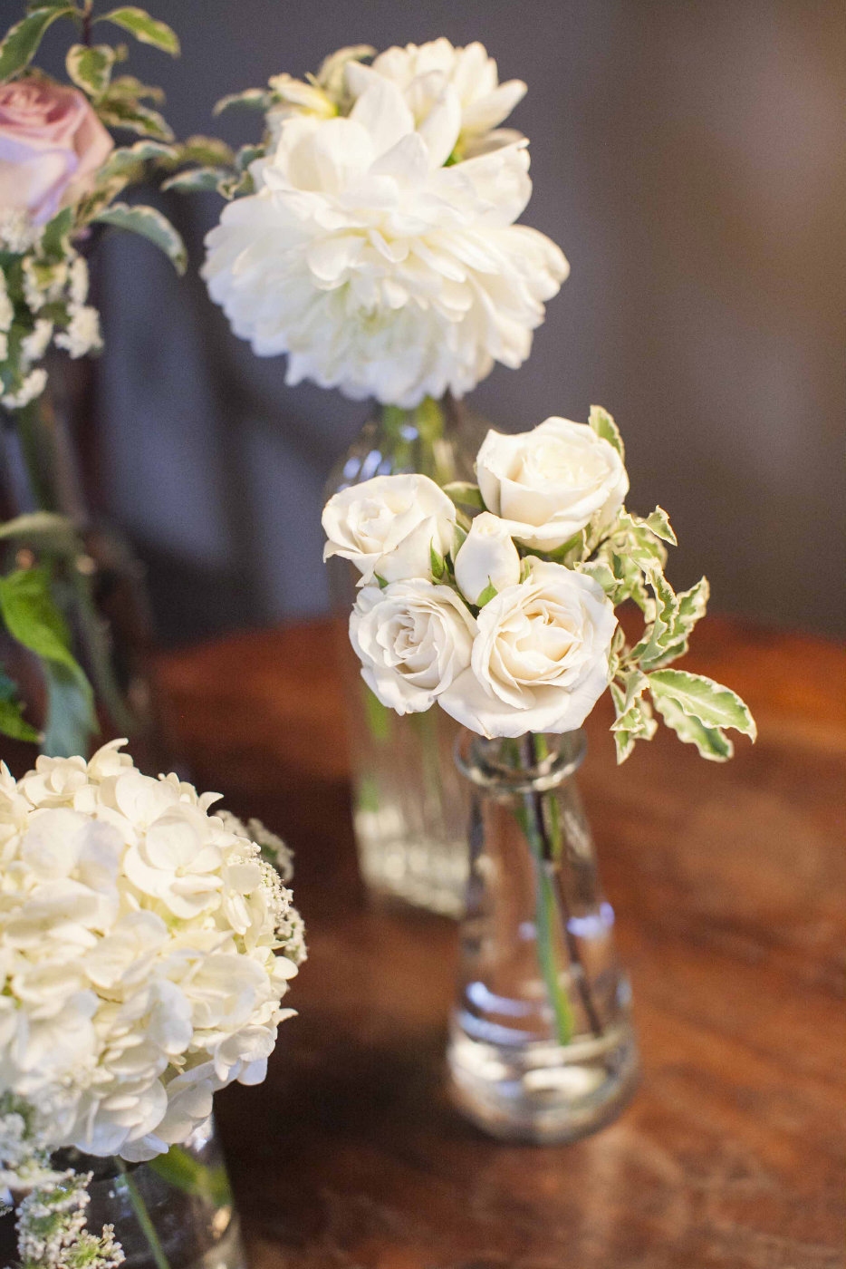 small glass bud vases with ivory spray roses