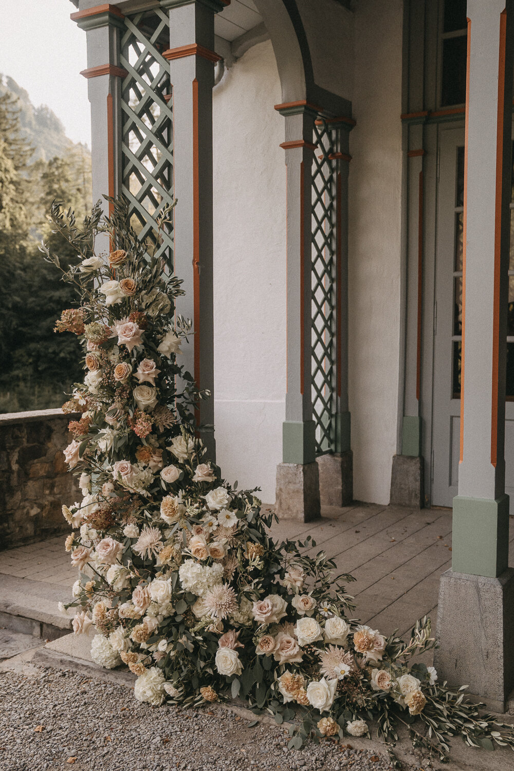 WeddingCircle_Hochzeit_Hochzeitsblumen_WeddingFlowers_Blumen_Eden Moments_BettinaBaertschi_Schweiz-4