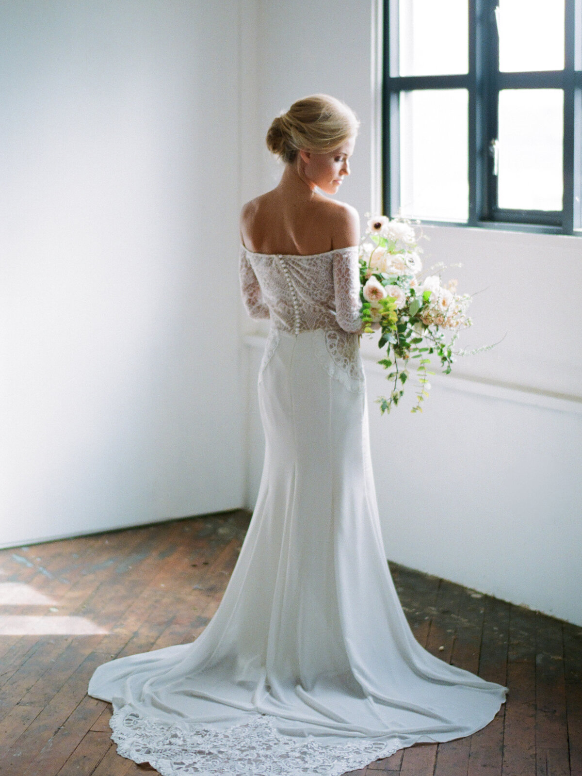 timeless-bridal-bouquet-Toronto