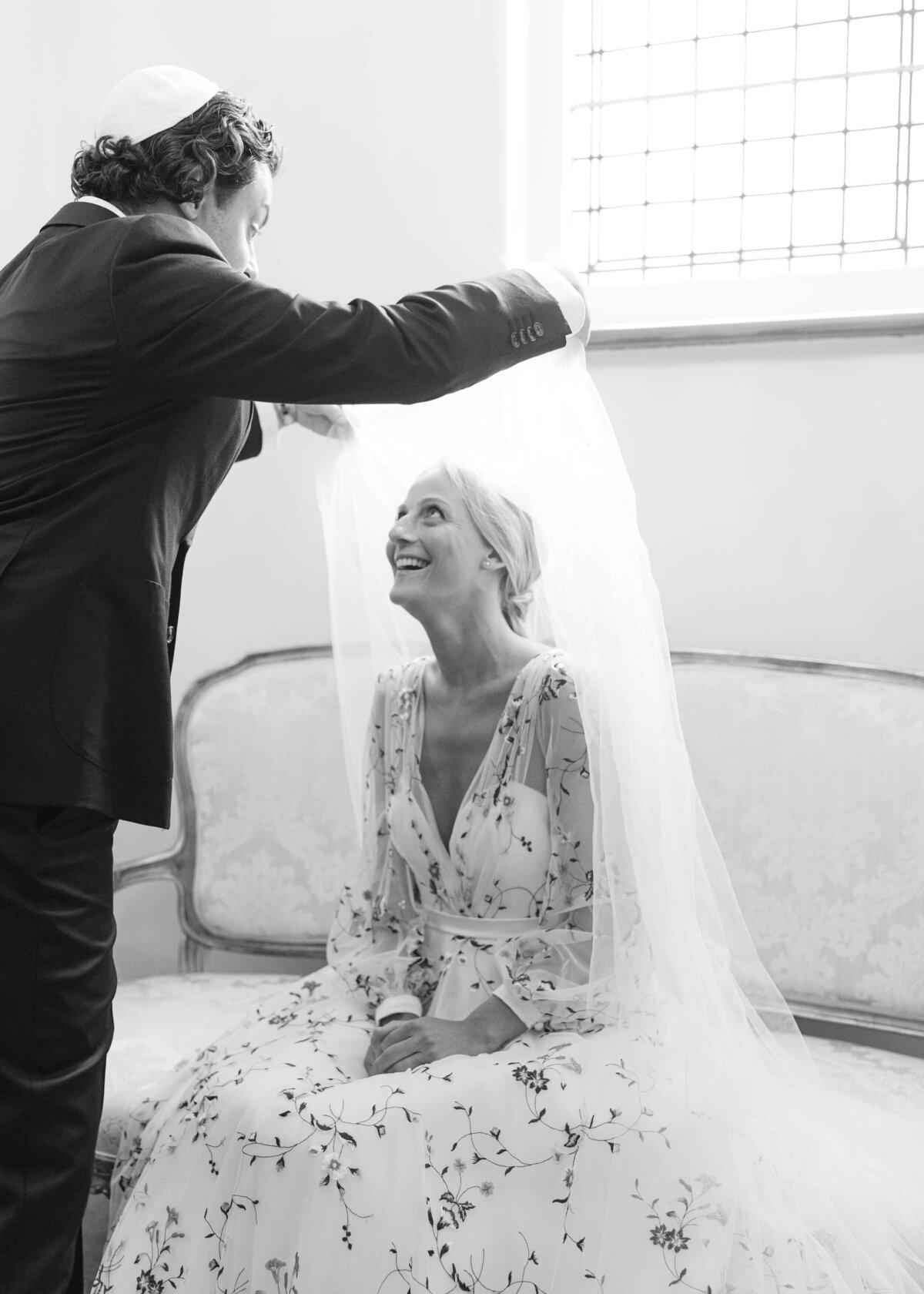 chloe-winstanley-weddings-jewish-ceremony-bedeken-veil