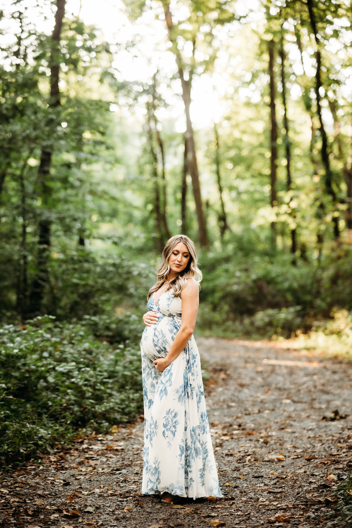 pregnant mother in woods by harrisburg pa maternity photographer