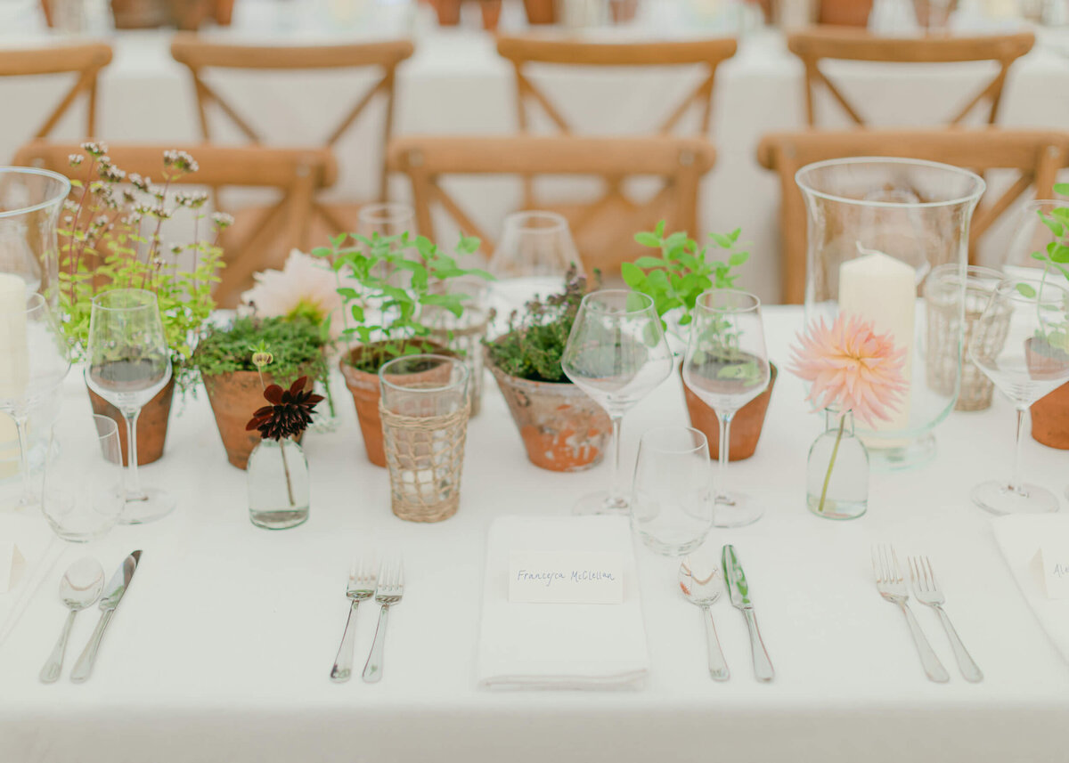 chloe-winstanley-weddings-tablescape-italian-dahlias