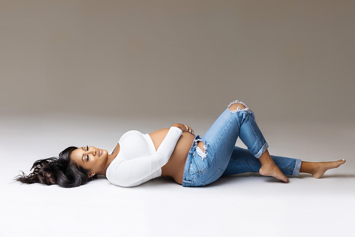 best Maryland maternity photographer, maternity portraits Baltimore, maternity photography near me, Crofton MD maternity photos