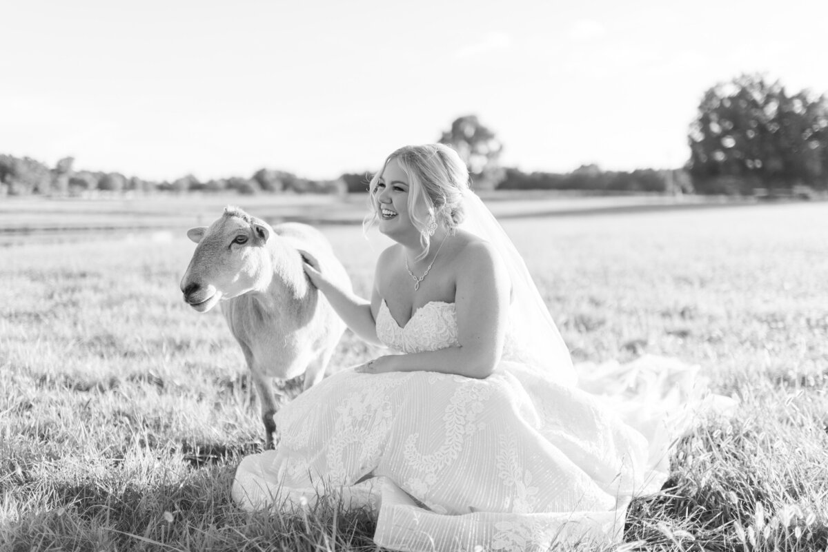 Ashleigh's Bridals - Photography by Gerri Anna-132