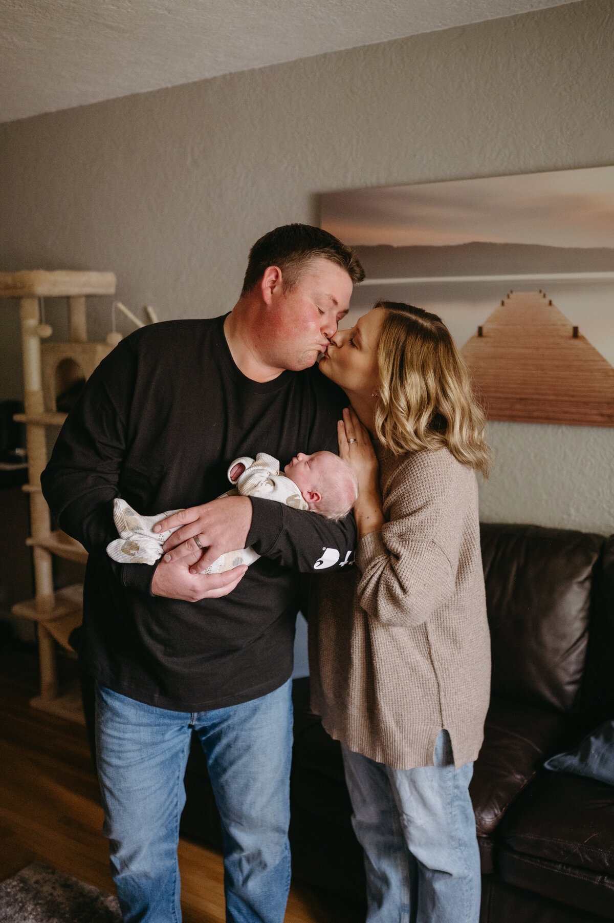 inhome-newborn-session-yqr-1-75