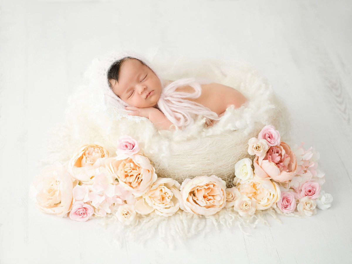 newborn in flowers232