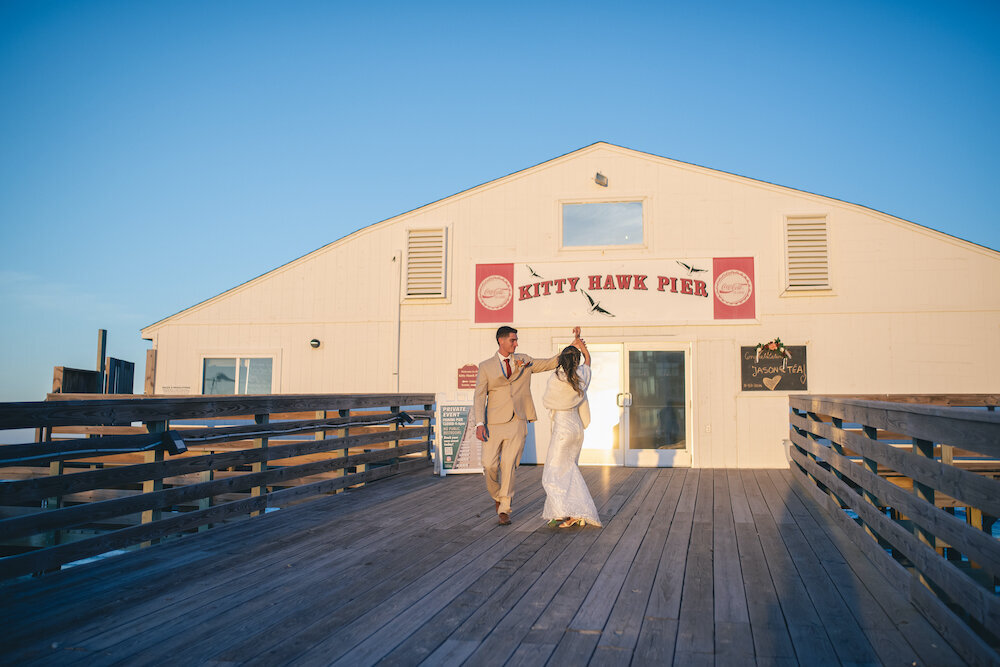 finer-points-coastal-kitty-hawk-pier-wedding00023