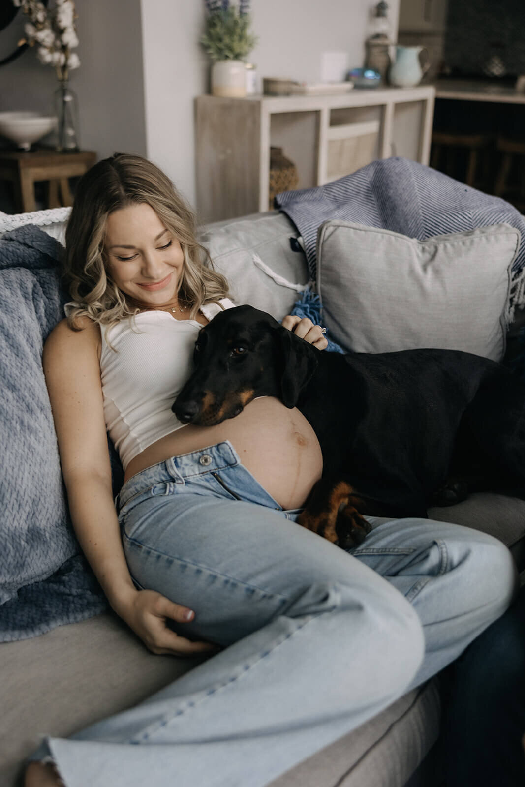 at-home-lifestyle-maternity-newborn-session-wonder-in-adagio-15