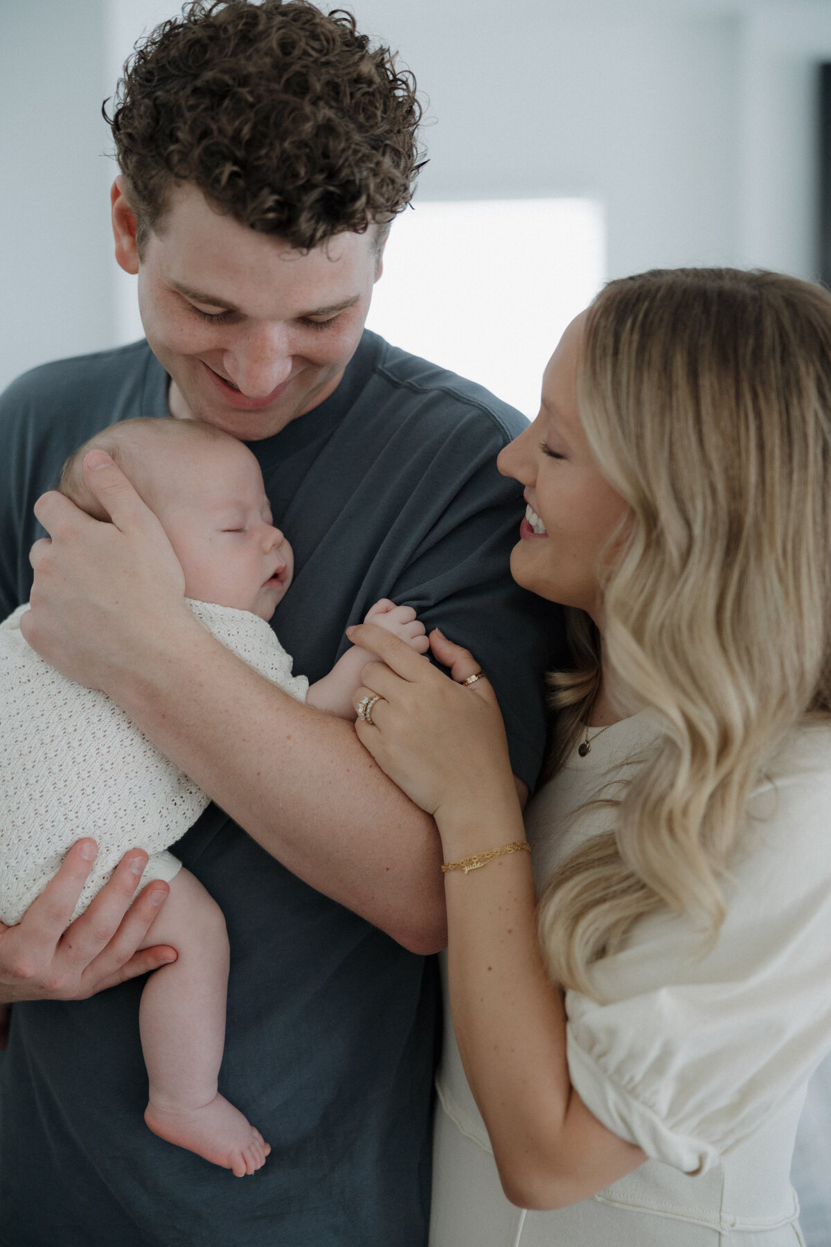 Indianapolis lifestyle family photography parents with newborn