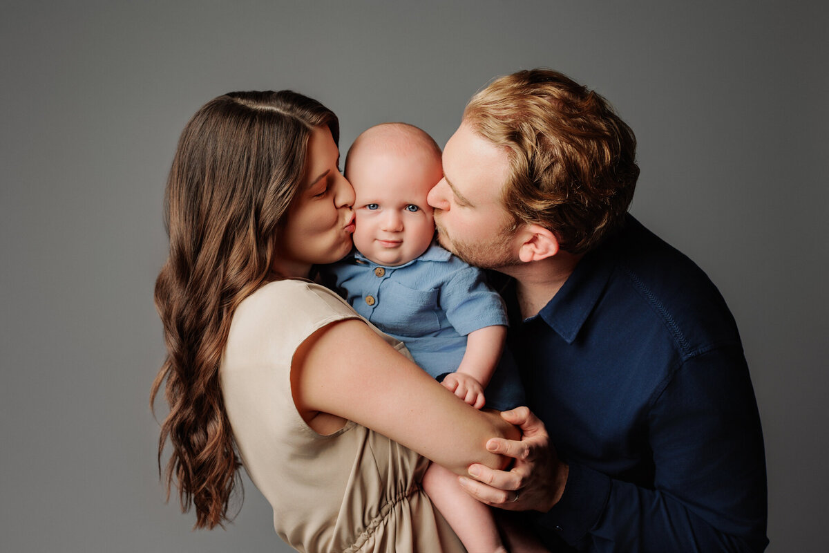 NWA family photographer, Northwest Arkansas best family photography, family portraits near me, professional family photos, family photography packages