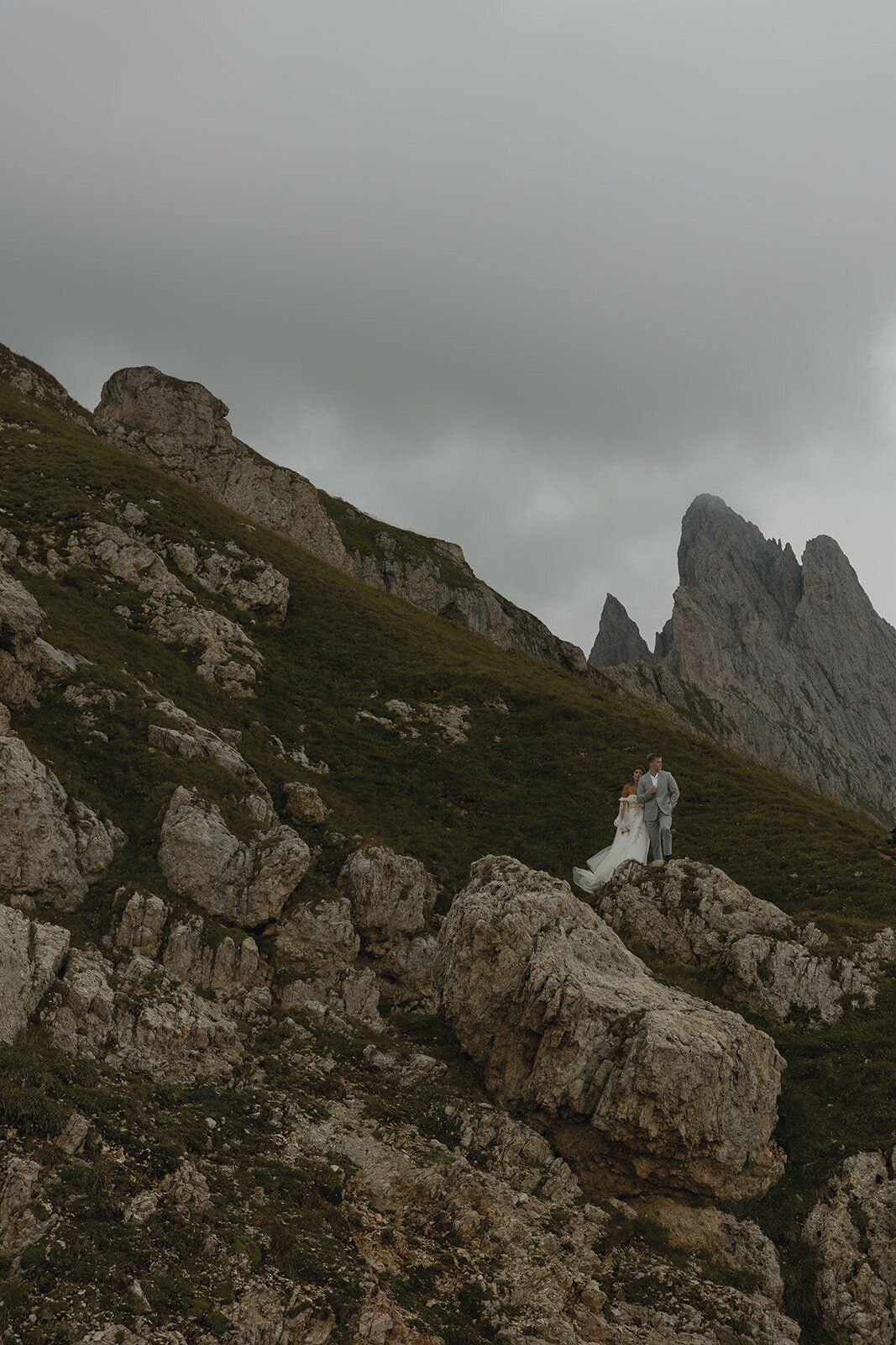 destination-wedding-elopement-photographer-italy-dolomites-seceda-documentary-tanya-davids-photo-film-150
