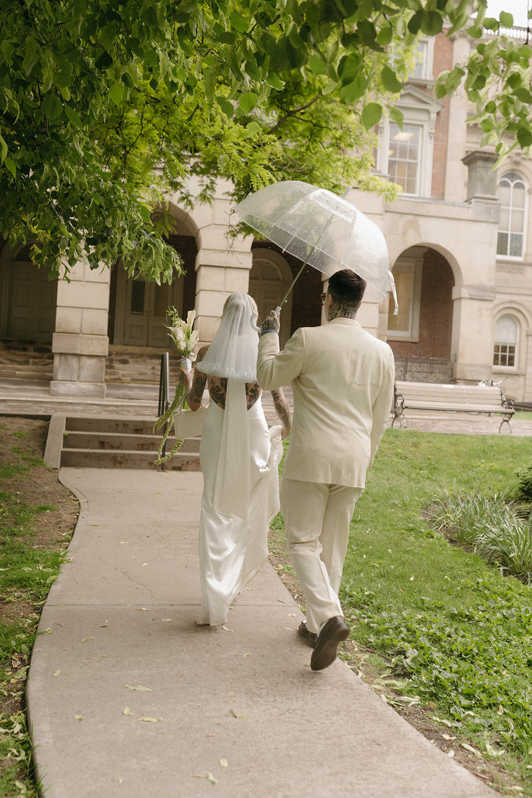 toronto-city-elopement-city-hall-edgy-nontradional-thedrake-rainy-day-cool-alternative-034