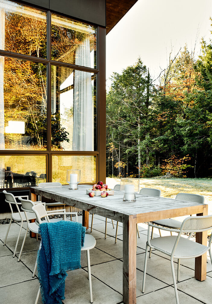 outdoor-dining-table-vermont