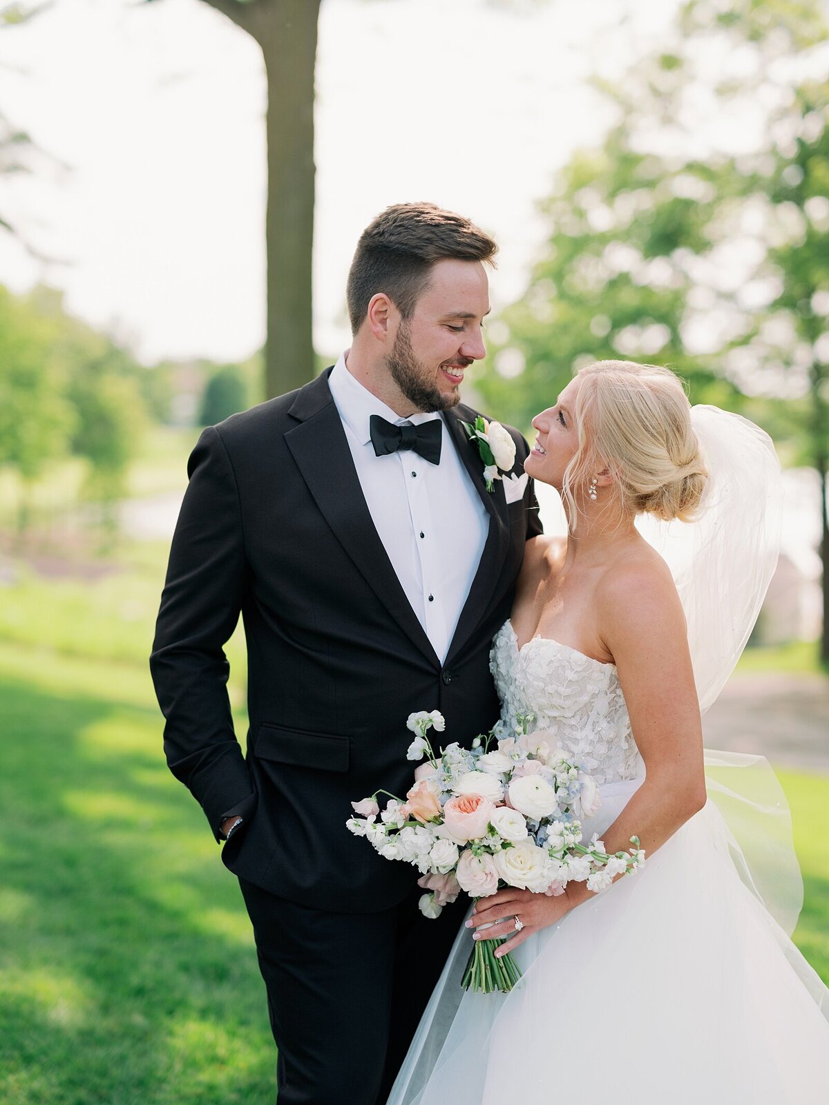 Oak-pointe-country-club-wedding_1359