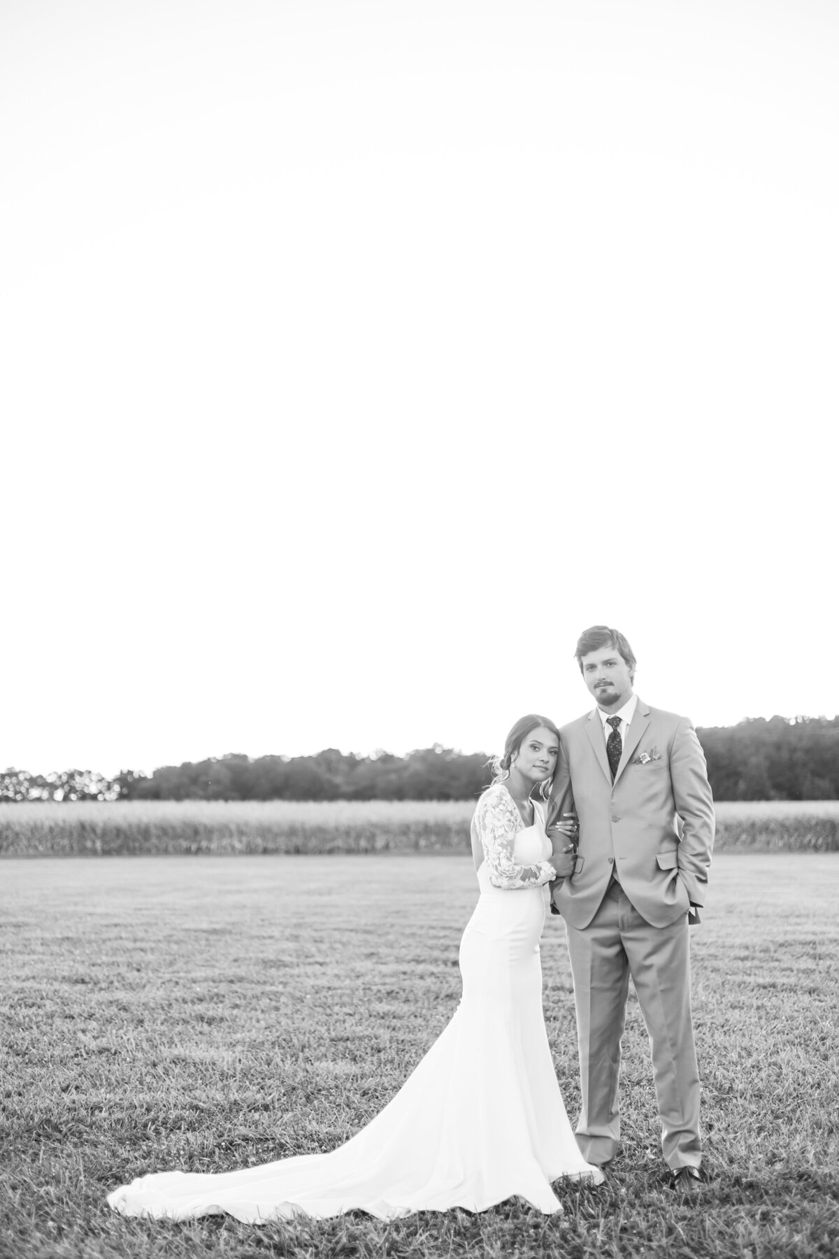 Explore beautiful wedding moments captured by Shayna Johnson at Yates Chapel and Events Center. From the intimate first look to timeless bride and groom portraits, every photo tells a unique love story. Discover how Shayna’s natural, joyful style highlights the elegance of your wedding day at this stunning venue.