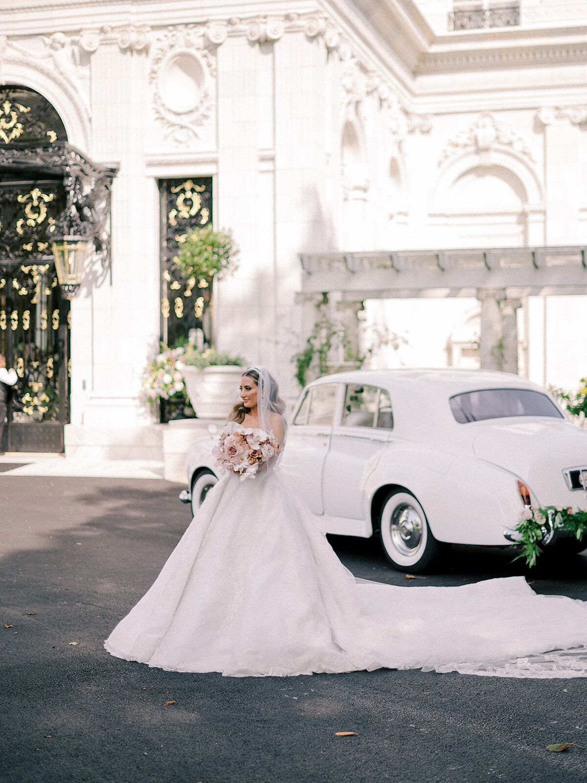 Kate_Murtaugh_Events_Newport_Rosecliff_wedding_planner_bridal_portrait