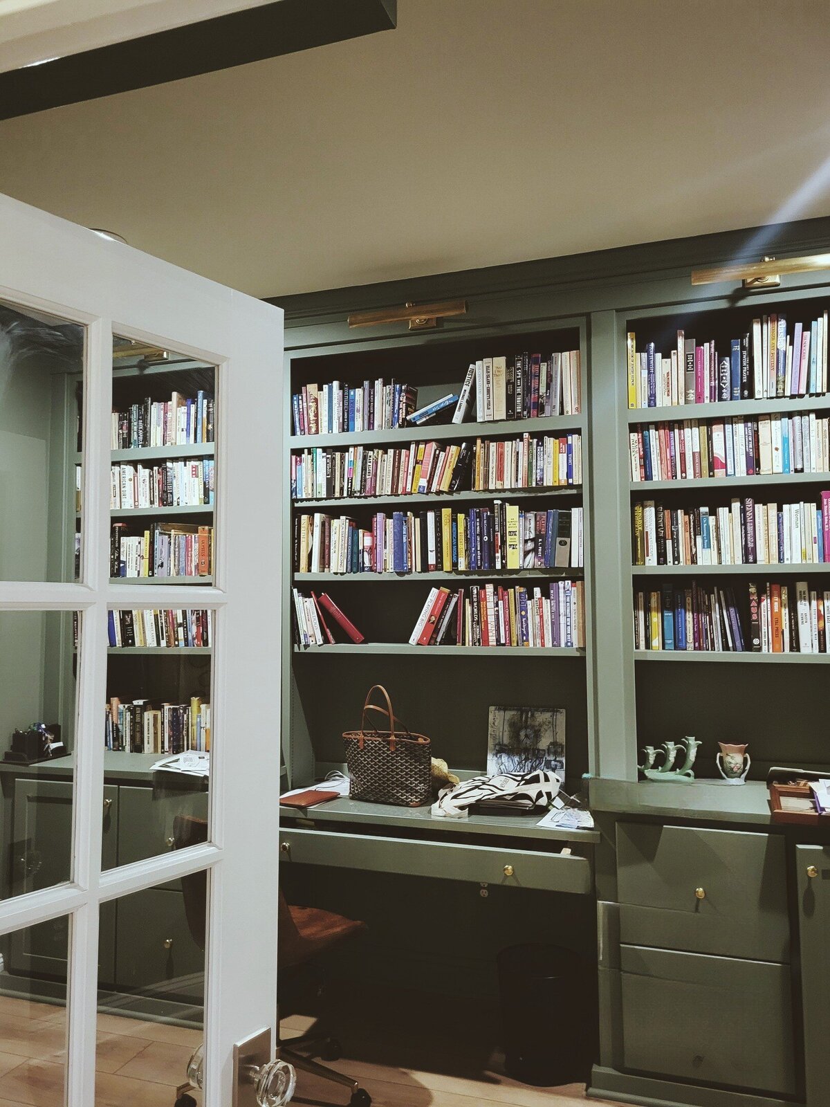 Green built-in office desk bookshelves and cupboards