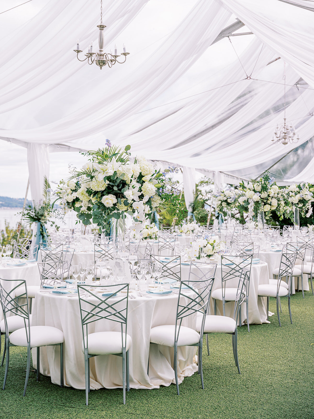 Luxurious-White-Admirals-House-Wedding-Flora-Nova-Design-Seattle-00030