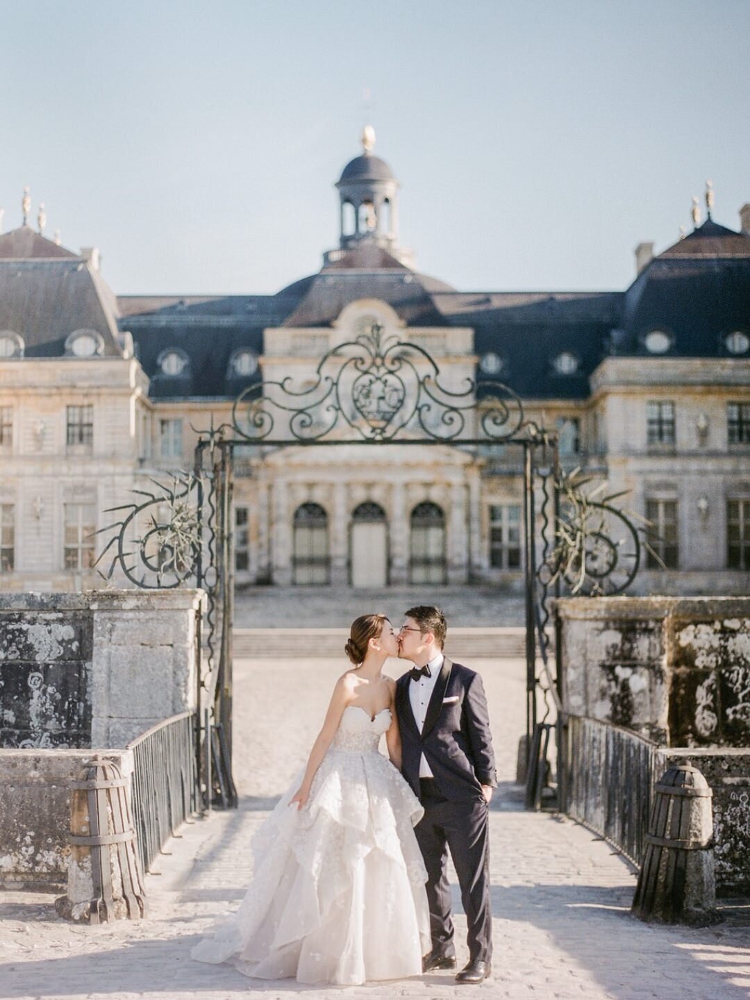 Fairytale Castle Wedding Chateau de Vaux-le-Vicomte France by @alejandrapoupelevents 15