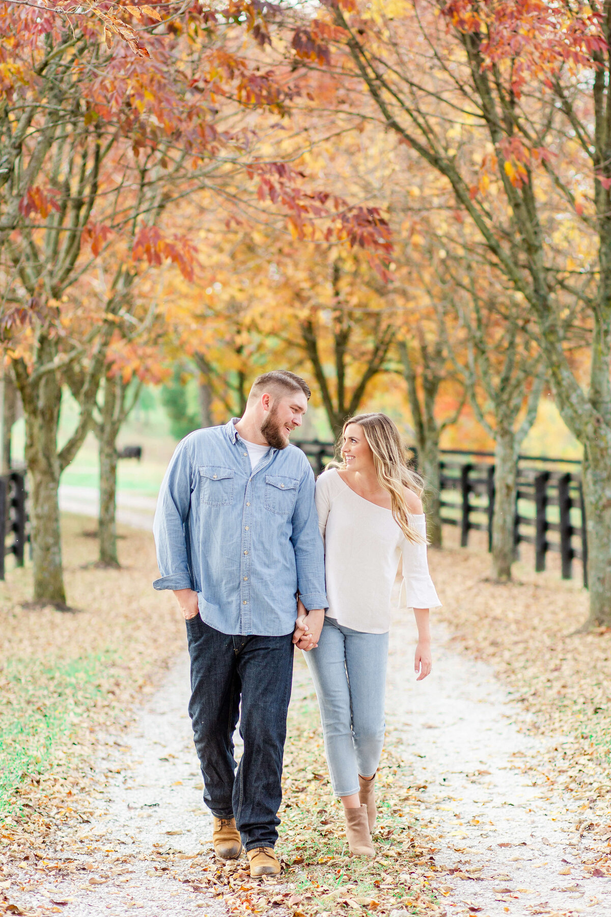 Engagement-photo-outfit-and-location-inspiration-in-Midwest-3