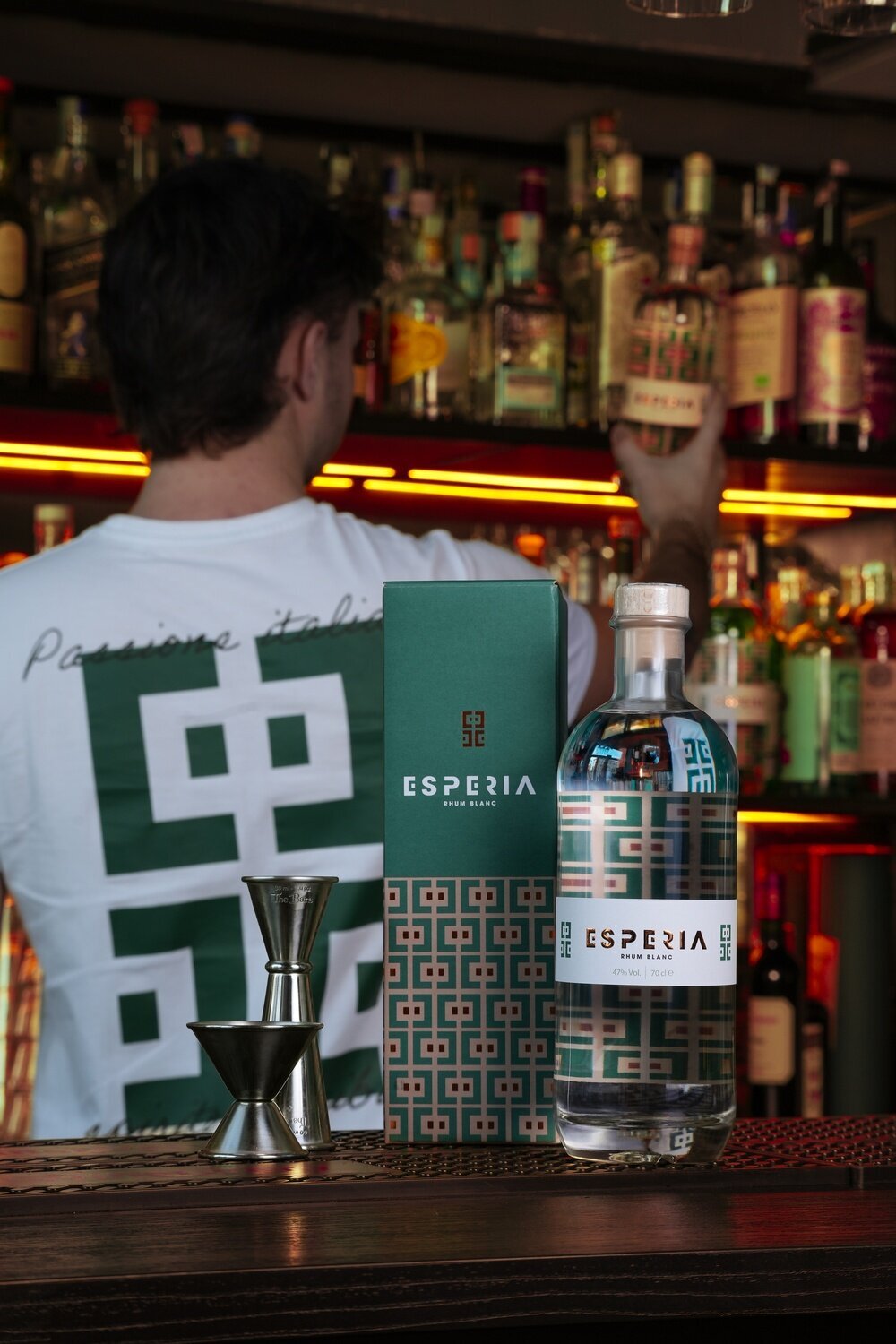 ESPERIA_bottiglia rhum e tshirt