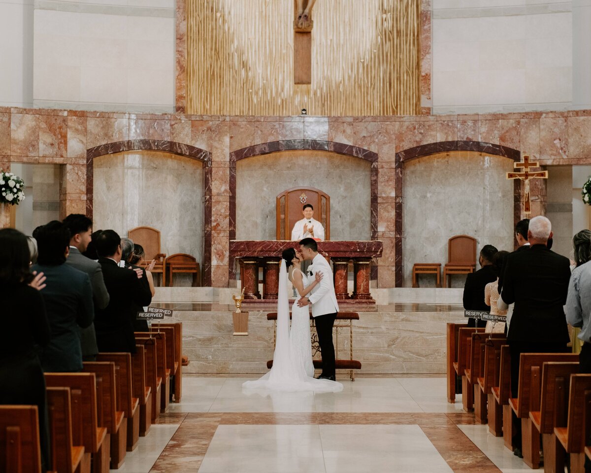 Vietnamese timeless white sage wedding4