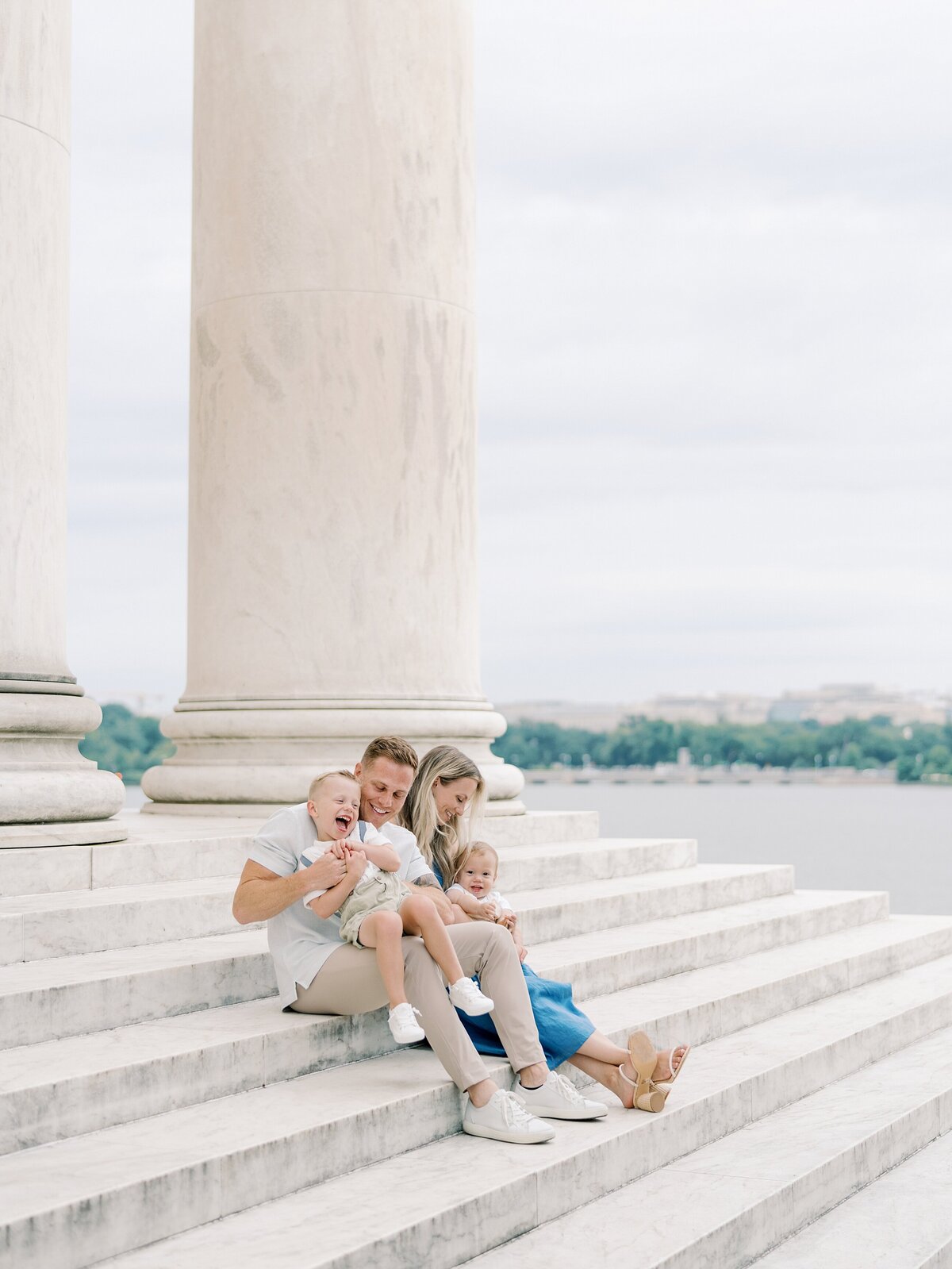 top-dc-family-photographer-jefferson-memorial-family-photos2