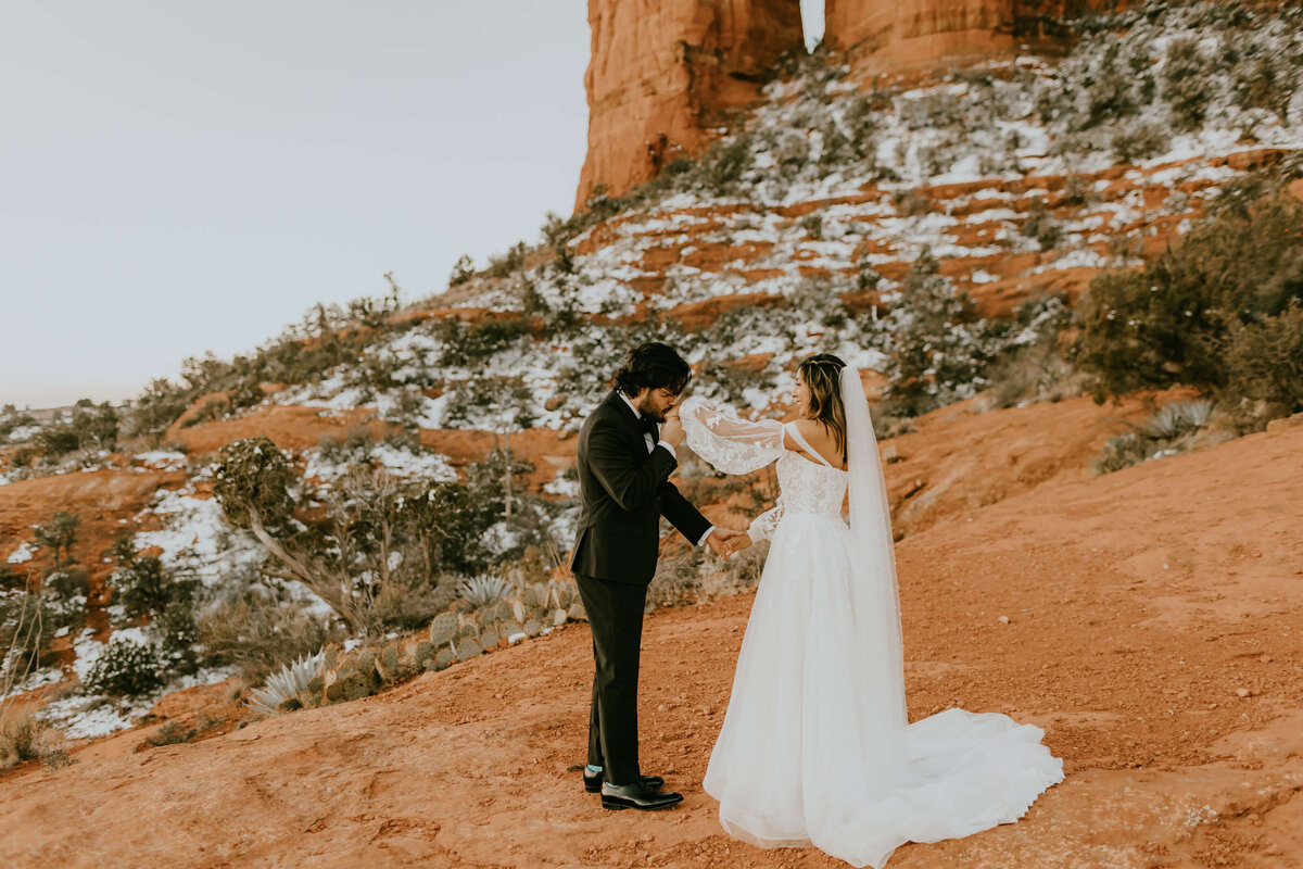 Cathedral-Rock-Elopement-Sedona-OliviaHopePhotography--7