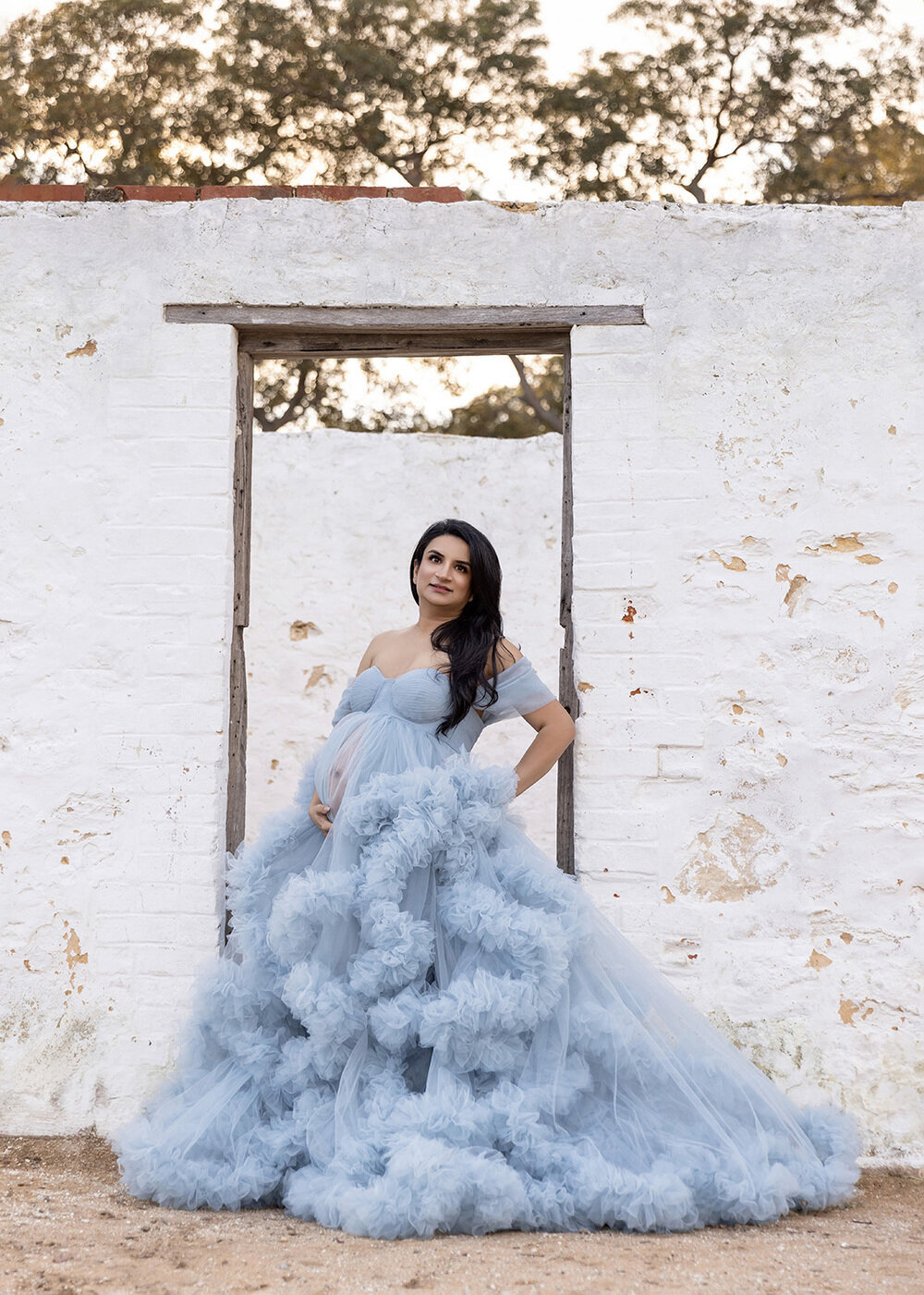 MATERNITY_PREGNANTWOMAN_ASIANWOMAN_BLUEGOWNDRESS_OUTDOORSFIELD