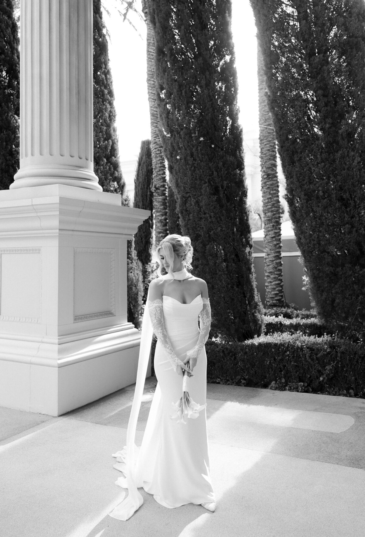 54_riskyexposure_maddie-noah_las-vegas-elopement-photography