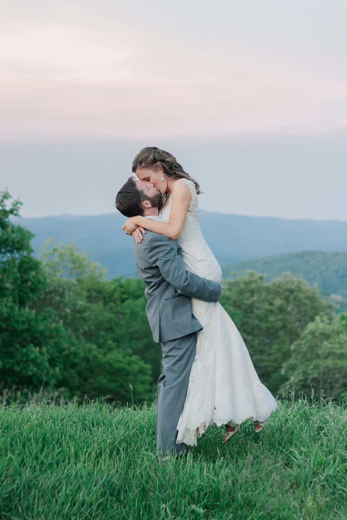 Destination wedding ceremony photographed at Overlook Barn by Boone Wedding Photographer Wayfaring Wanderer. Overlook Barn is a beautiful venue in Beech Mountain, NC.