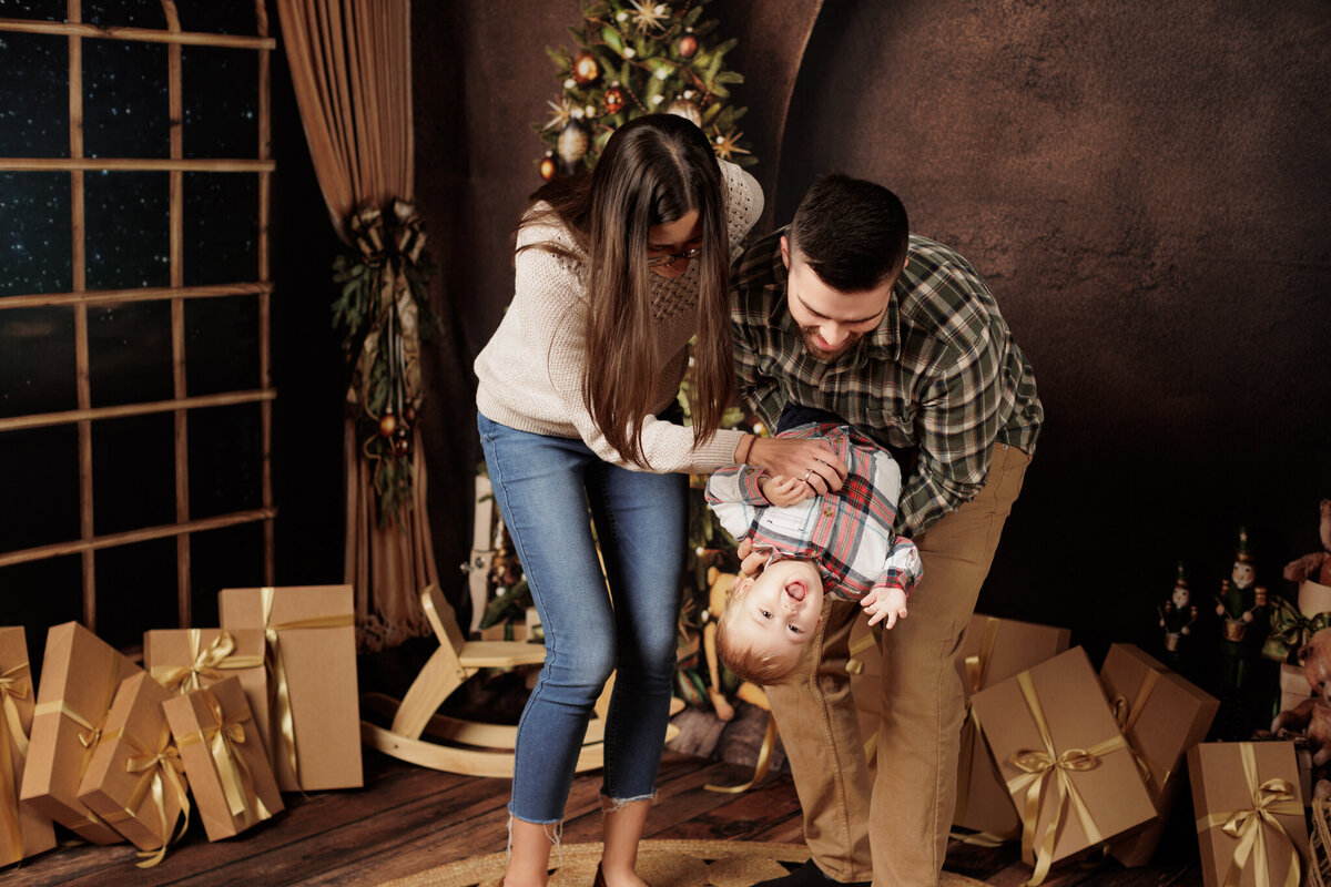 Best NWA holiday photographer, holiday portraits near me, Northwest Arkansas holiday photography, NW Arkansas holiday photos, NWA santa photos