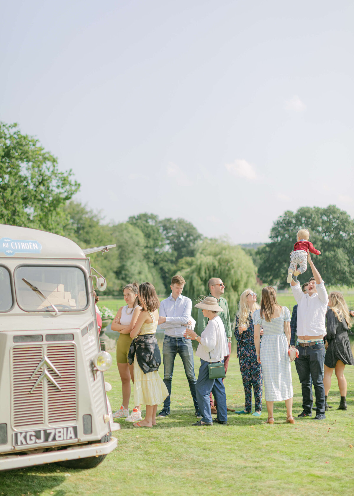 chloe-winstanley-weddings-guests-lawn-coffee-van