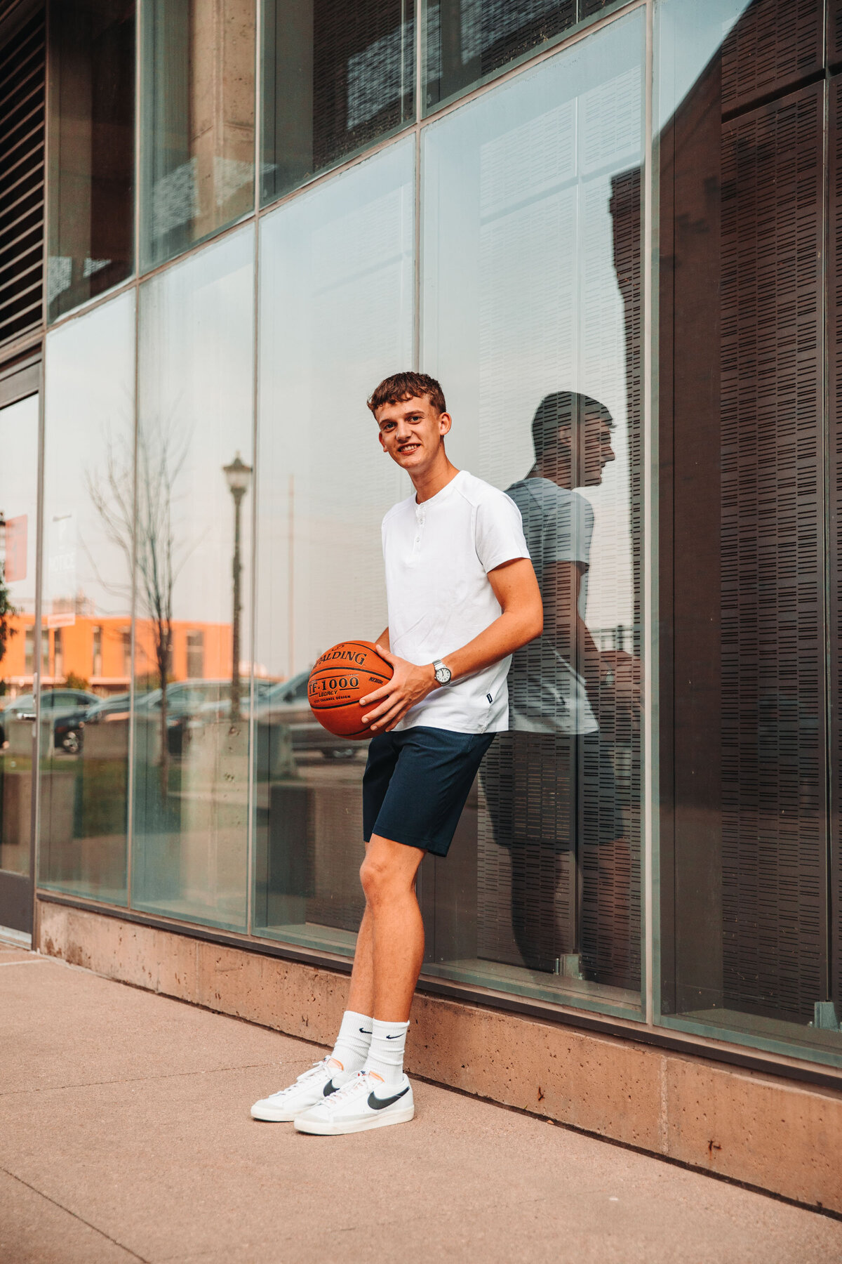 wisconsin-senior-photographer-guy-basketball