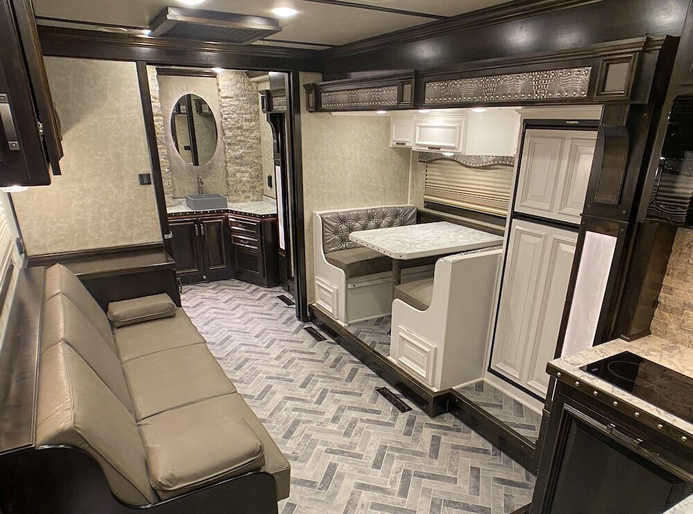 luxury-living-quarter-horse-trailers-trail-boss-conversions-living-areas-30