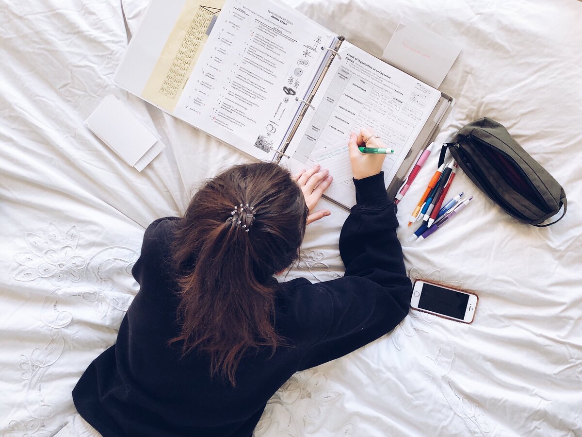 teenage-girl-doing-homework-on-her-bed-at-home-nominated_t20_8lpVPg (1)