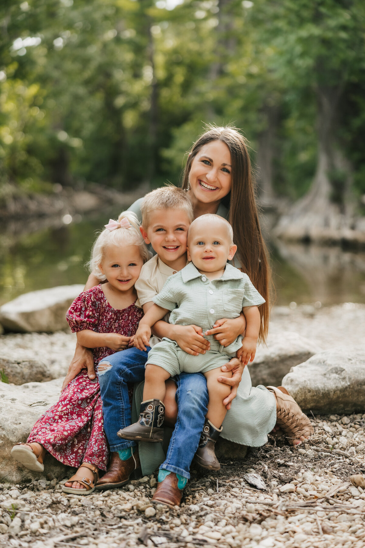 austin-fall-family-photos-in-river