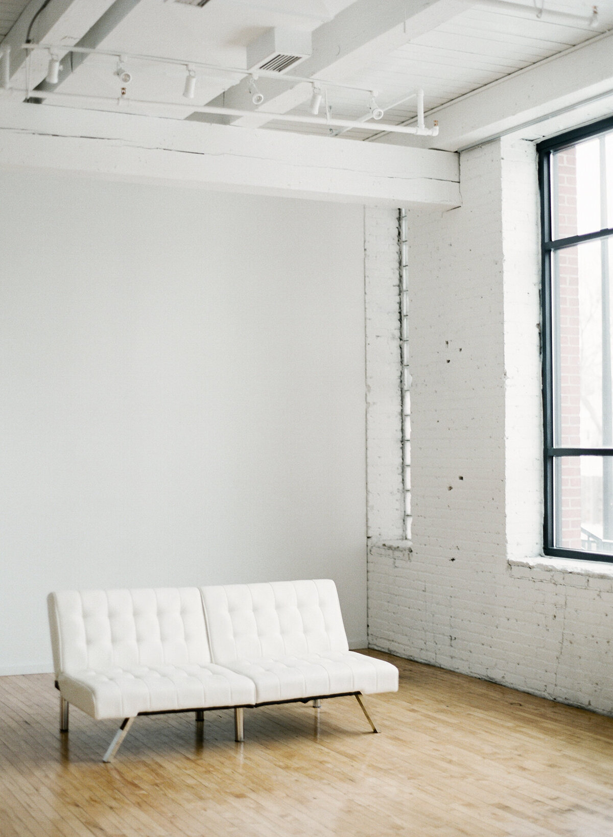 Ivory-and-Onyx_Social-Squares_Styled-Stock_01194