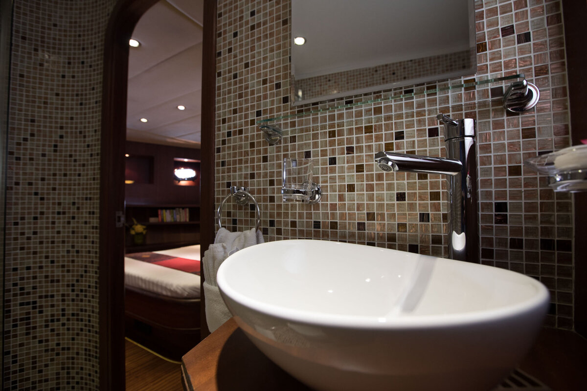 The Blue Luxury Yacht Thailand Bathroom